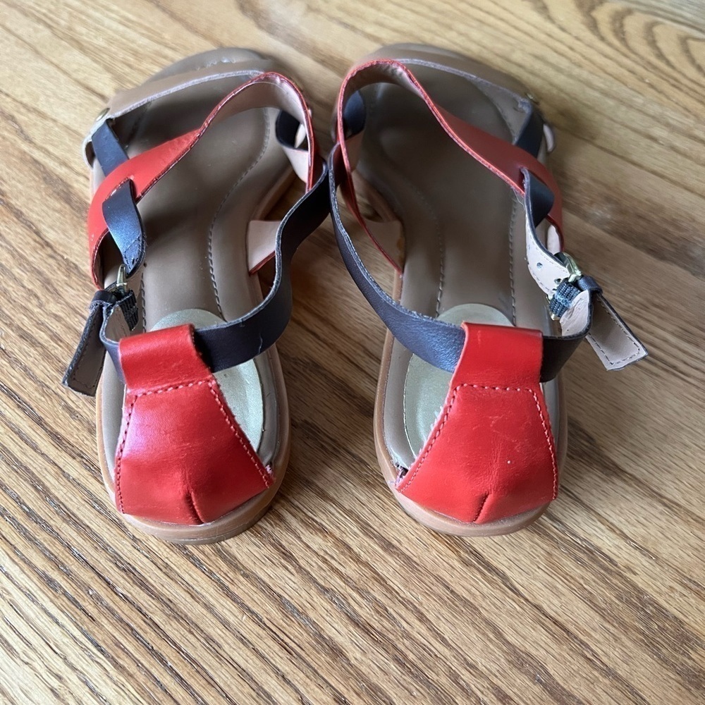 Tahari Shoes Womens Size 7.5M Aura Leather Sandals Strappy Buckle Flats - Picture 7 of 8